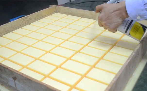 模具硅橡膠操作為什么要用脫模劑？
