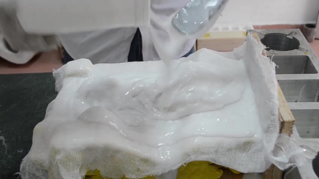 縮合型模具硅膠刷模和倒模適合用什么硬度的硅膠？